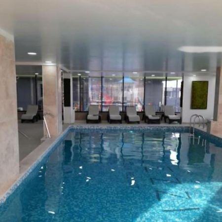 Alezzi Beach Vibe Family Studio With Spa Piscina Interioara Incalzita Sauna Jacuzzi Gym นาโวดาริ ภายนอก รูปภาพ