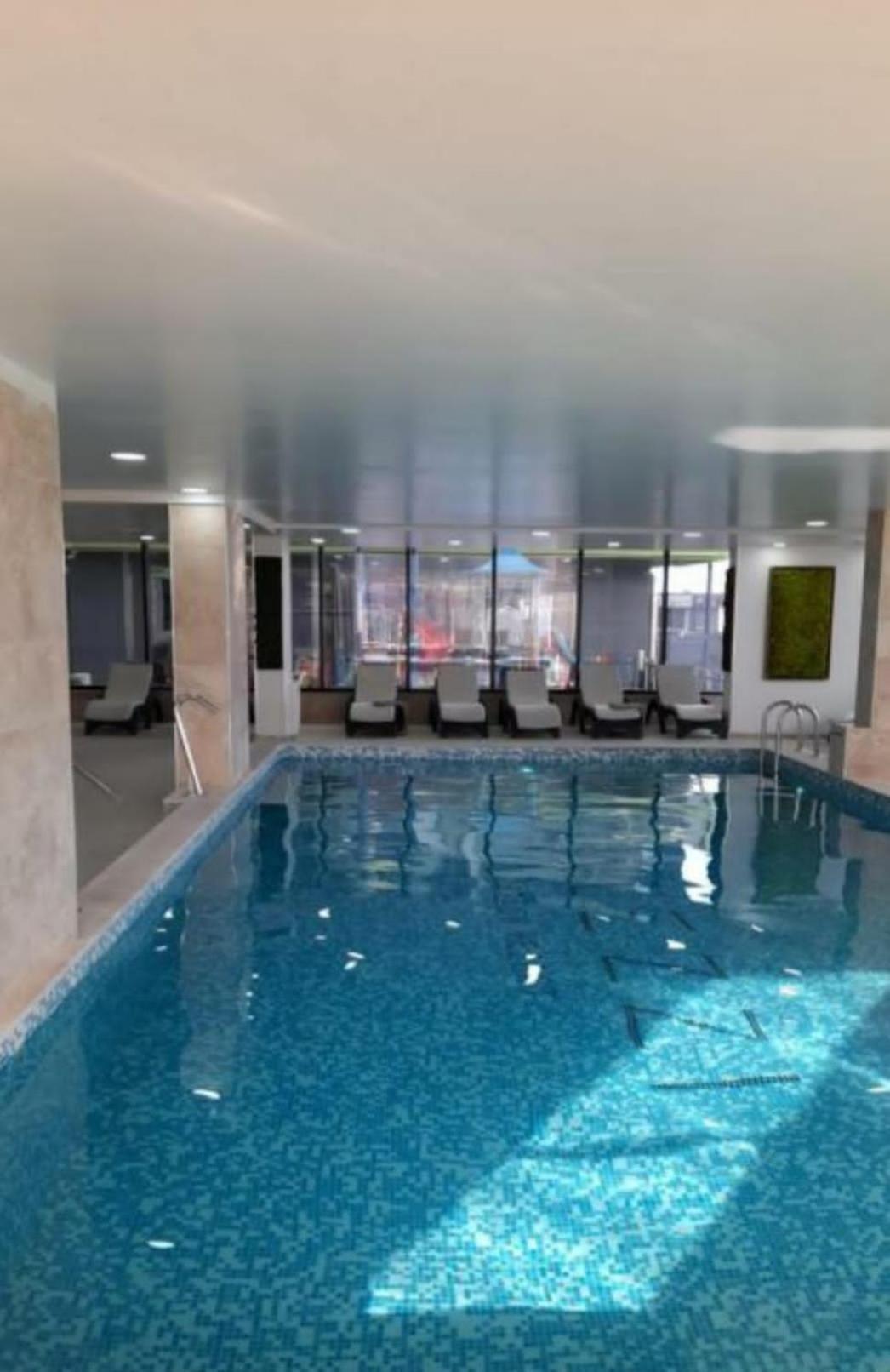 Alezzi Beach Vibe Family Studio With Spa Piscina Interioara Incalzita Sauna Jacuzzi Gym นาโวดาริ ภายนอก รูปภาพ