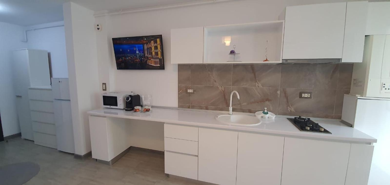 Alezzi Beach Vibe Family Studio With Spa Piscina Interioara Incalzita Sauna Jacuzzi Gym นาโวดาริ ภายนอก รูปภาพ