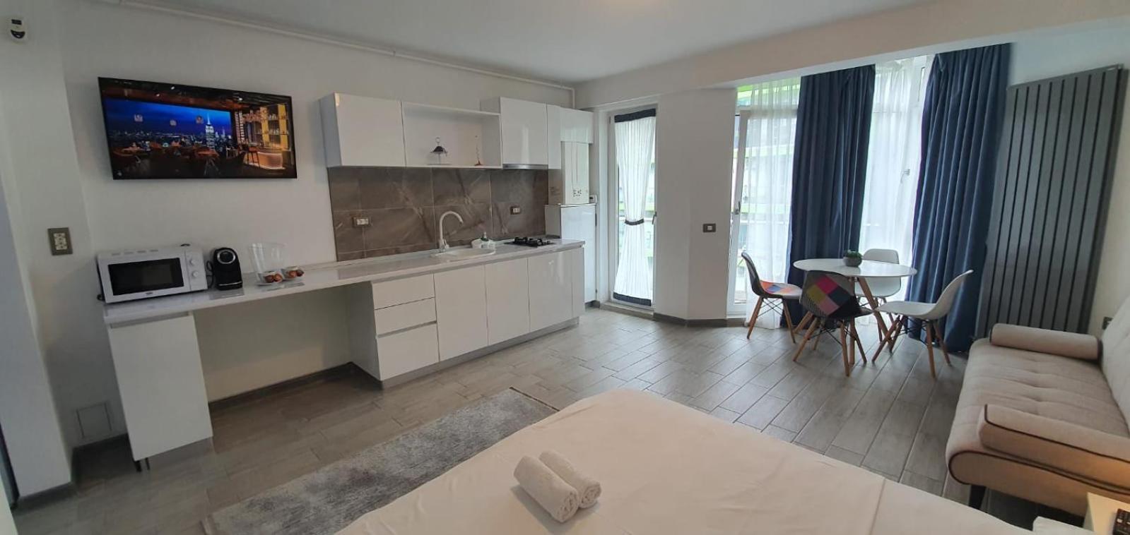 Alezzi Beach Vibe Family Studio With Spa Piscina Interioara Incalzita Sauna Jacuzzi Gym นาโวดาริ ภายนอก รูปภาพ